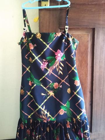 Vendo vestido longo, blusas e macacão