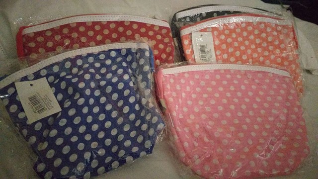 Necesserie diversas cores 