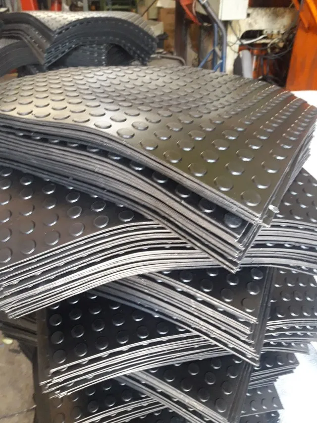 Piso 4mm emborrachado 50x50cm R$9,95