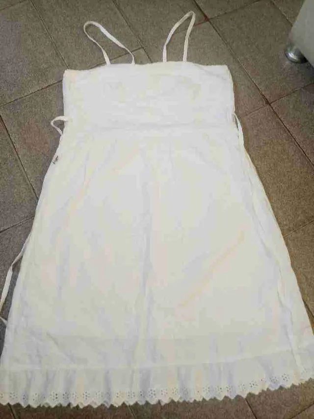 Vestido com amarração nas costas