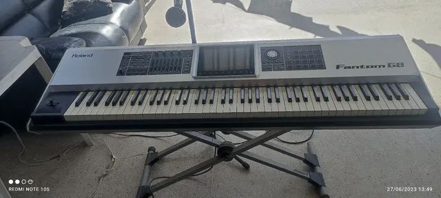 ROLAND Fantom-G8【中古】 Roland Fantom G8 - Raríssimo estado de Conservação - Loja Física