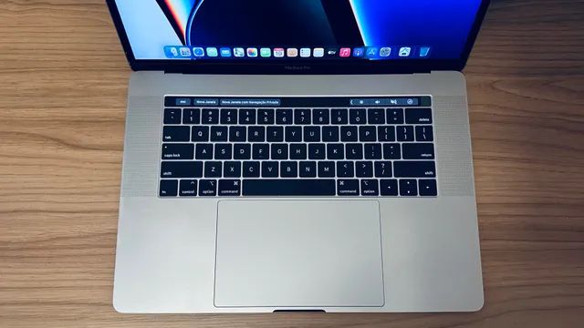 Macbook Pro 32gb, Core i7, 256 ssd, 15.4 Polegadas, Touch Bar + Touch ID - Foto 2
