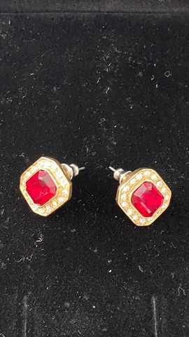 Brincos de pedra vermelha e strass - Foto 4