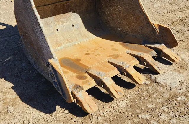 ESCAVADEIRA HIDRÁULICA (HYUNDAI 220LC) - Foto 5