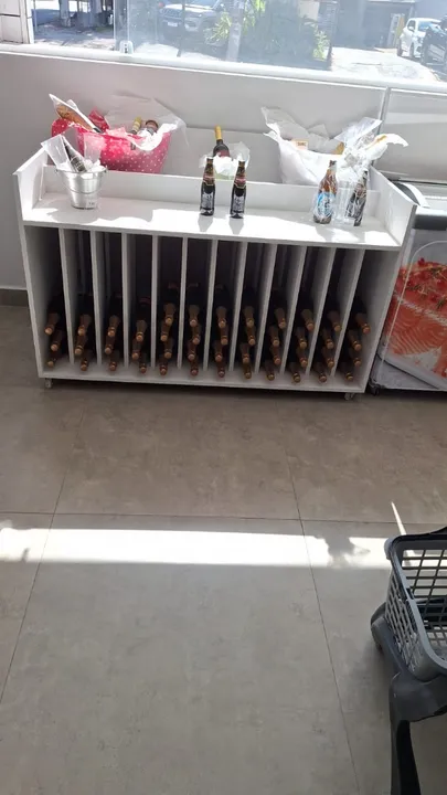 Balcao para vinhos