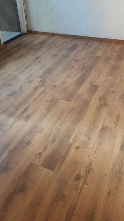 Instalador de piso laminado,  vinilico e rodapé. 