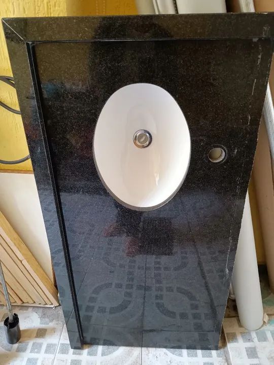 Pia Granito preto 1,54x0,54cm semi nova com cuba. 