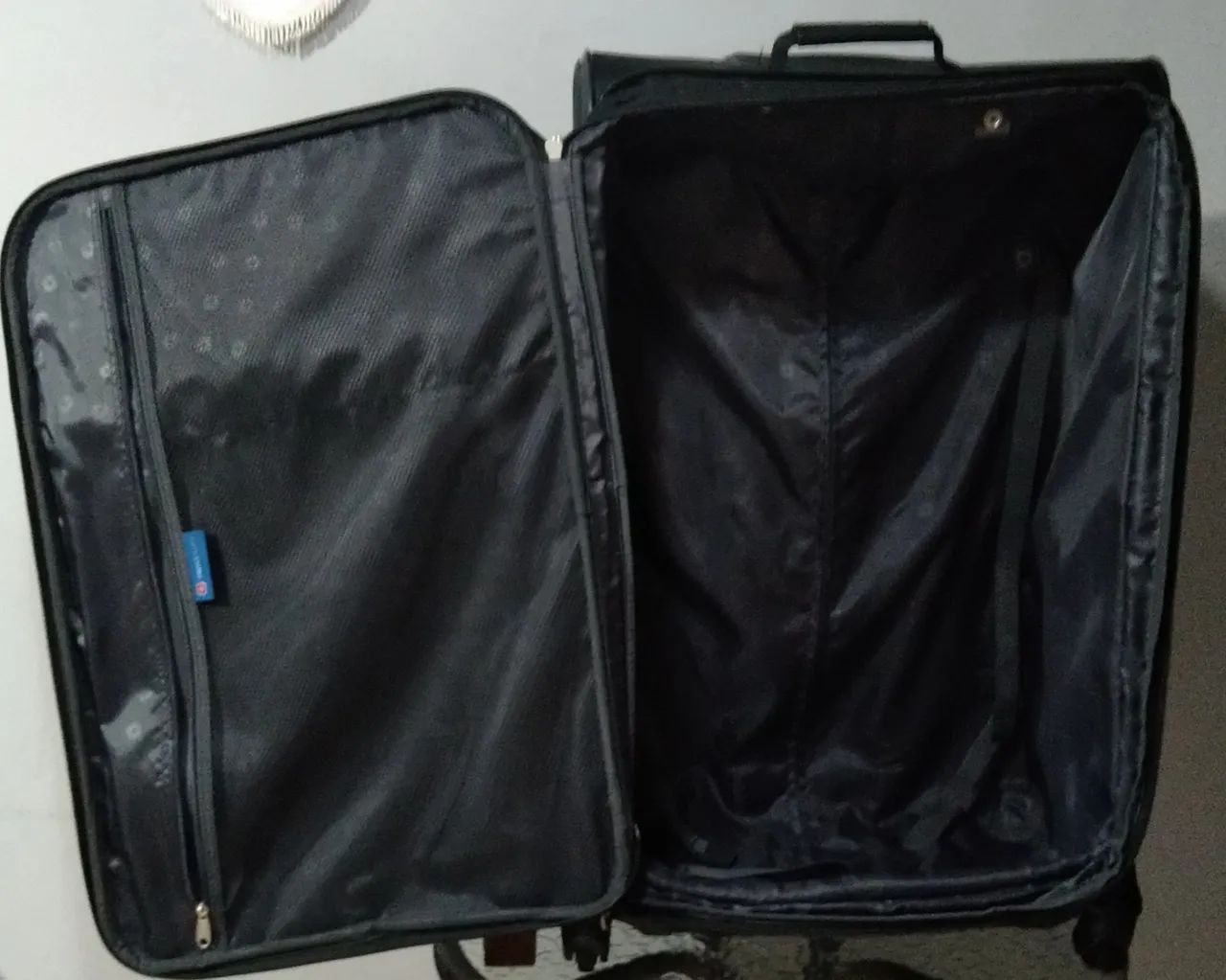 Mala de Viagem Preta - Grande - Excelente Estado - Foto 4