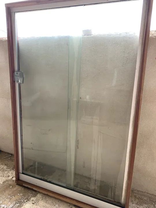 Porta de vidro com moldura de madeira - Foto 3