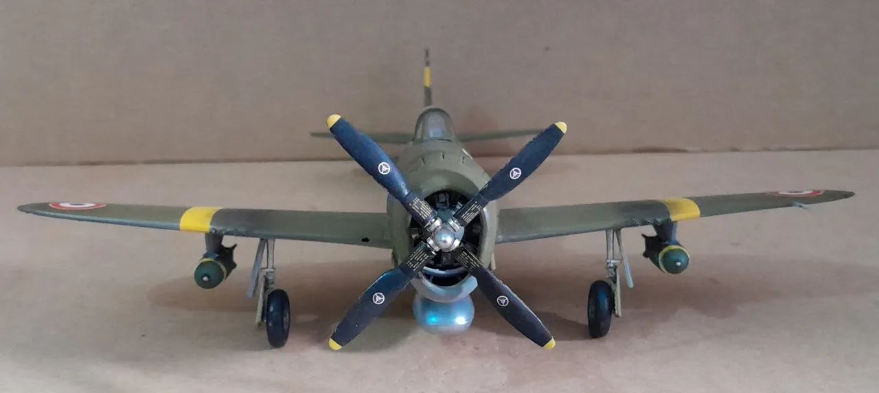 Republic P-47D Thunderbolt 1/72 - Foto 3
