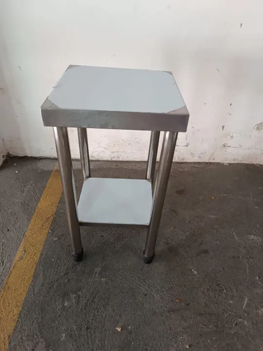Banco/Banqueta todo de inox nova sem uso temos a pronta entrega <br><br><br>Medidas 30x30x55