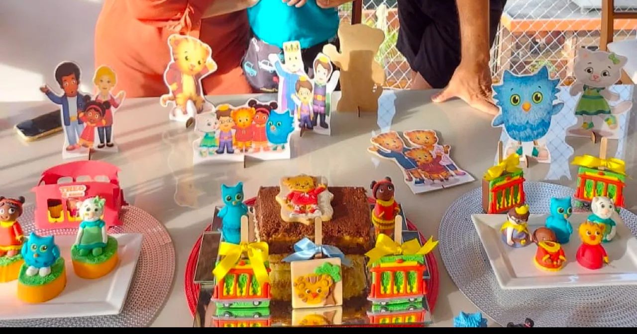 Displays para decoração de festa infantil tema ?Daniel, o tigre?  - Foto 2