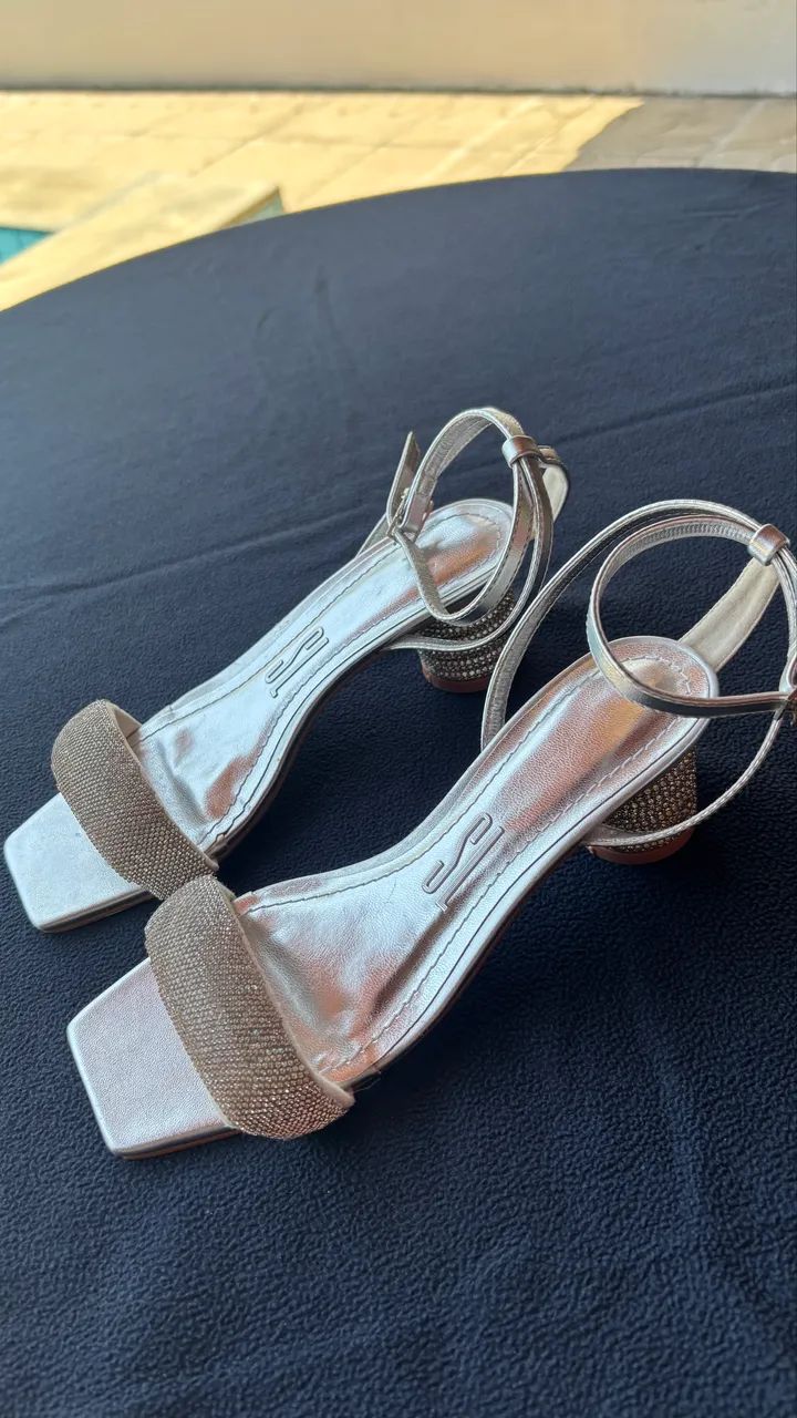 Sandália Santa Lolla Metalizada Prata com Strass Calçados São