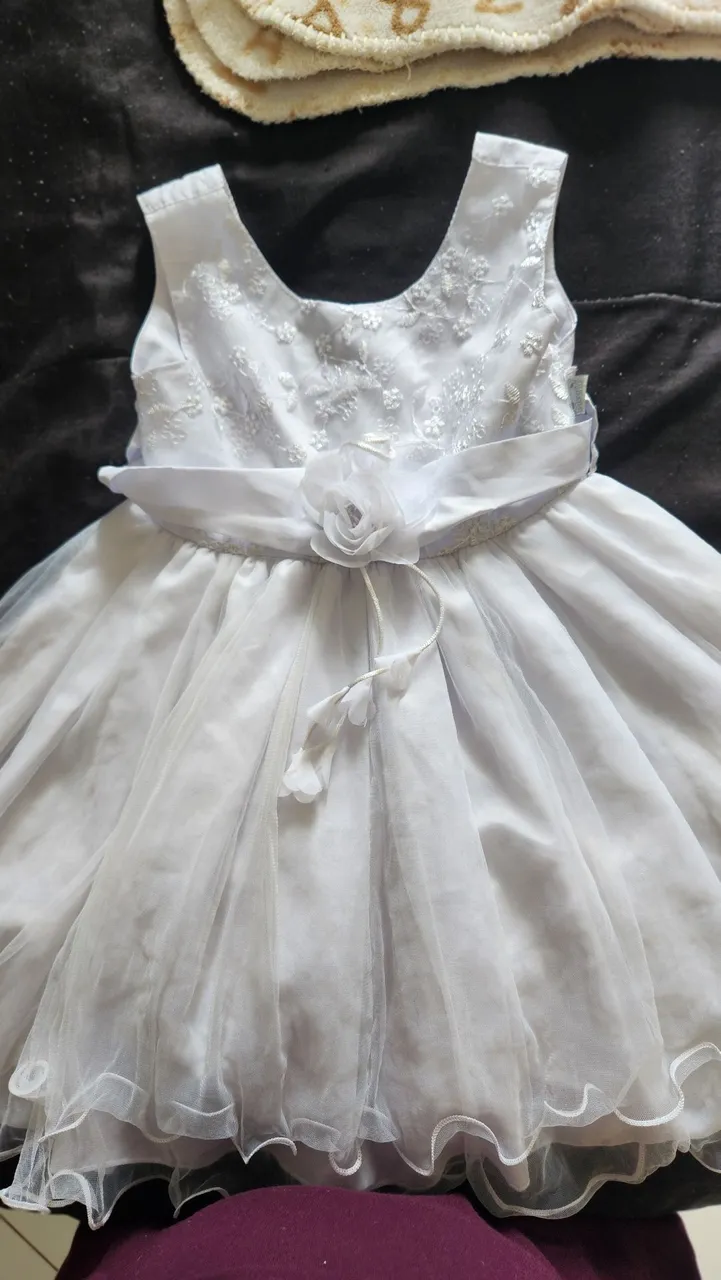 Vestido Branco Infantil Festa com Detalhes