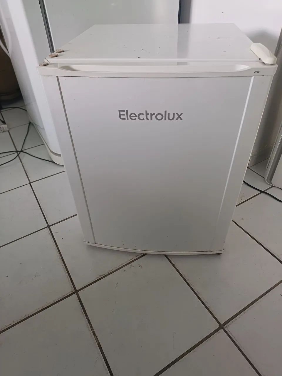 Frigobar eletrolux 80lts ótimas condições  - Foto 4