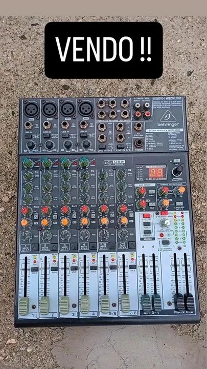 Mesa de Som Behringer 8 Canais