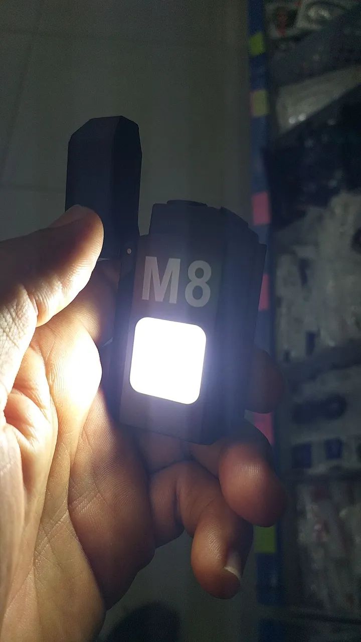 Isqueiro recarregável USB Mini Lanterna LED M8 - Foto 2