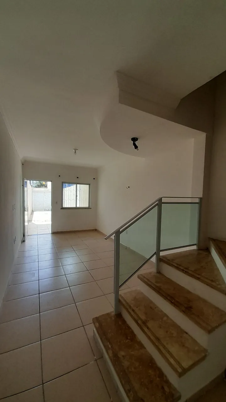 Duplex Super Espaçosa com 2 Suítes em excelente Localização