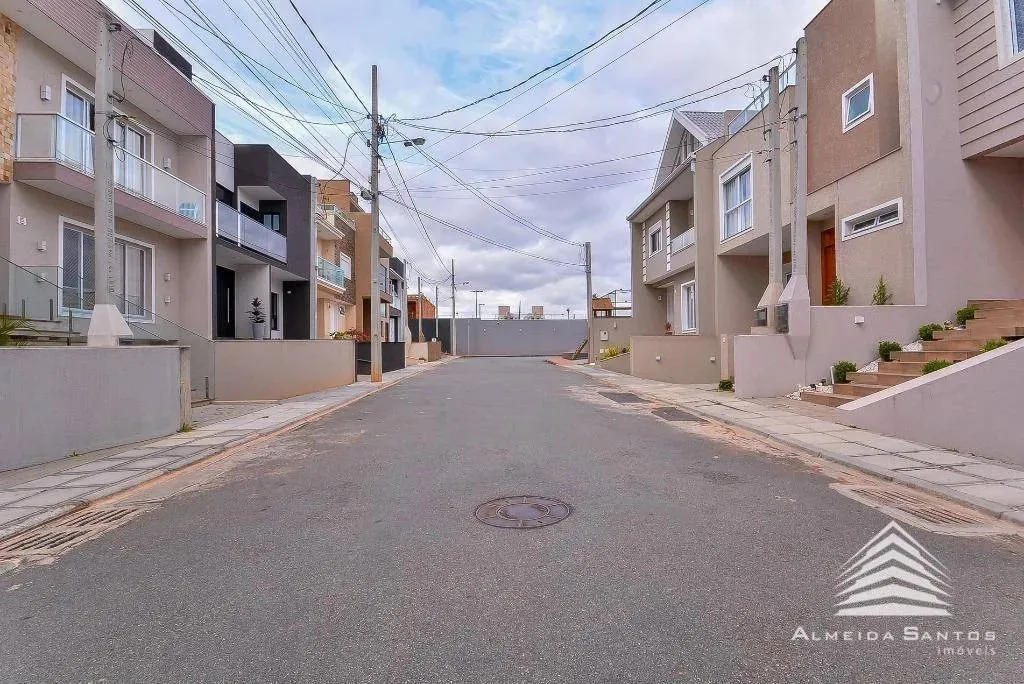 Sobrado com 4 dormitórios à venda, 281 m² por R$ 1.699.900,00 - Capão Raso - Curitiba/PR