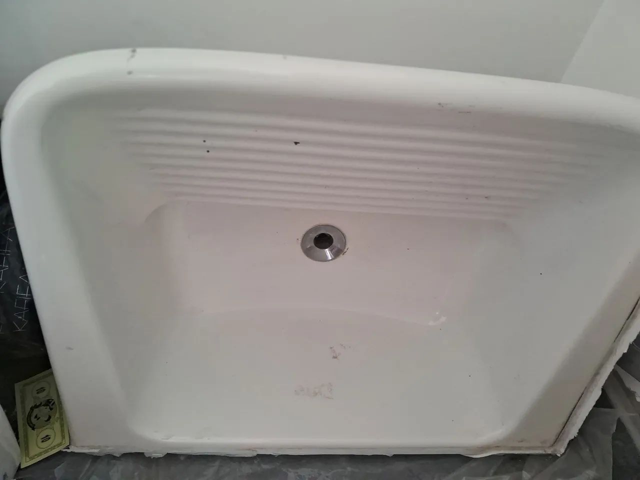 Pia de banheiro  , pia de cozinha , tanque para lavanderia novos  na cor branco 100 reais 