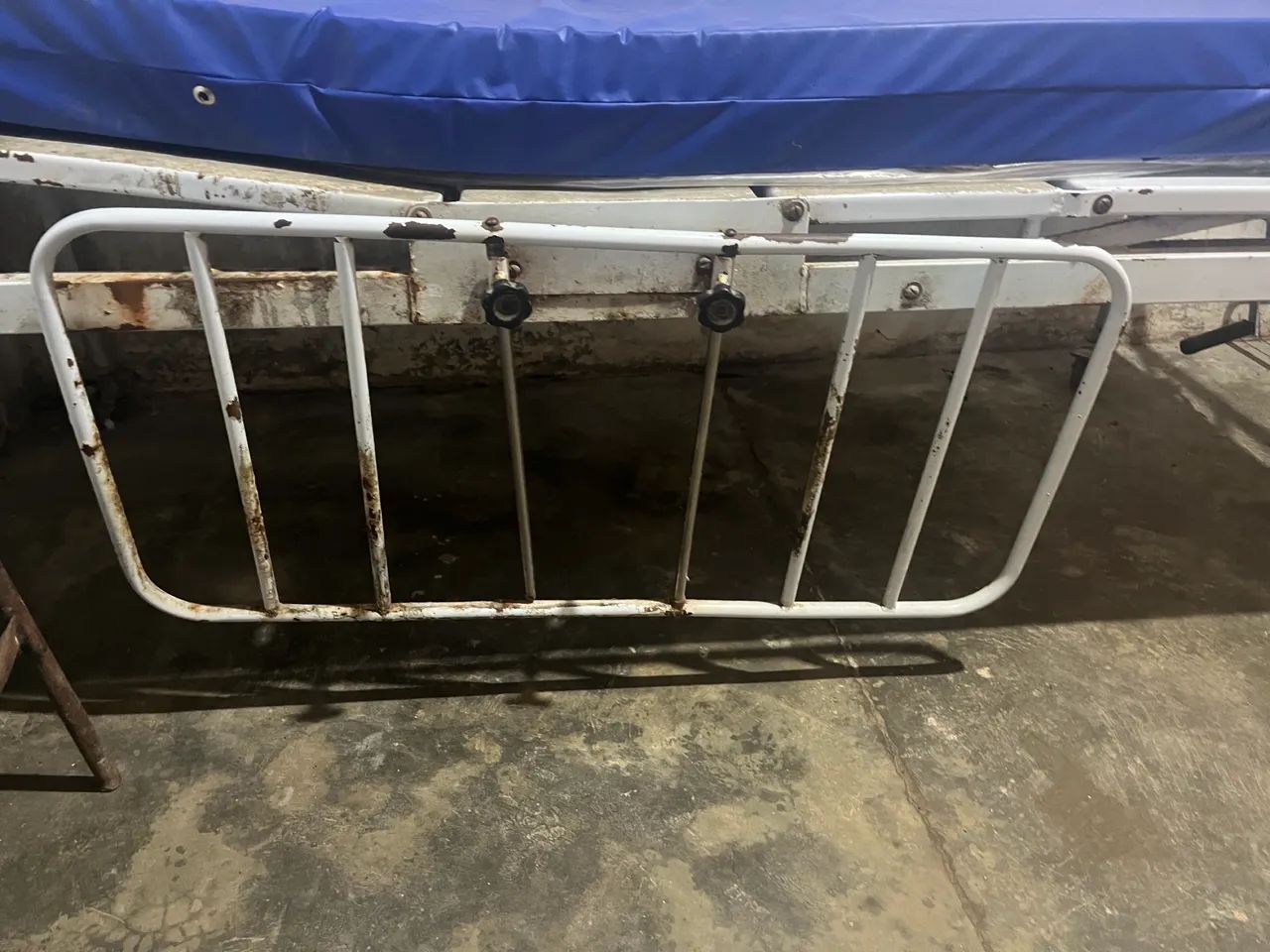 Cama hospitalar com o colchão  - Foto 4