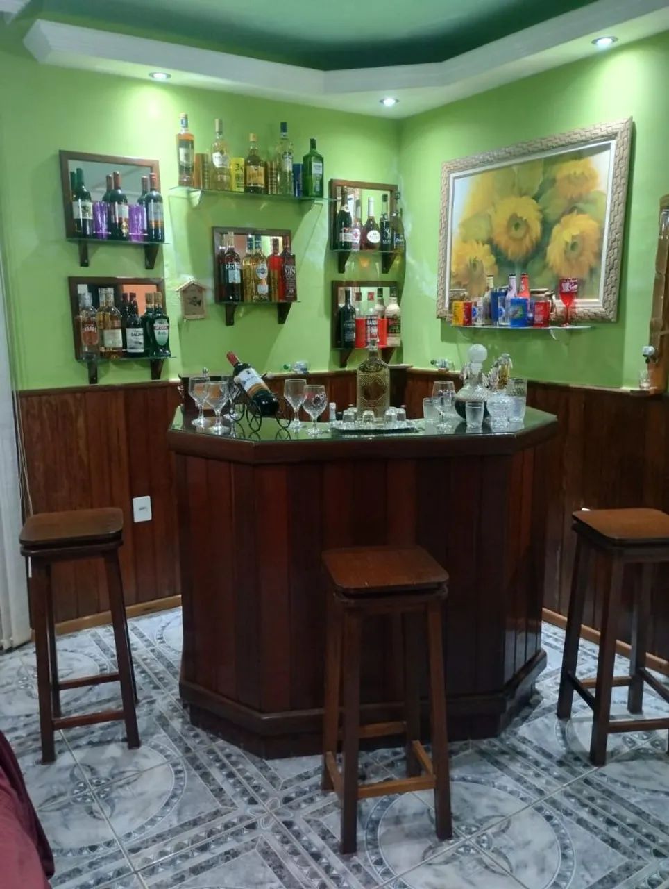Barzinho de madeira maciça 