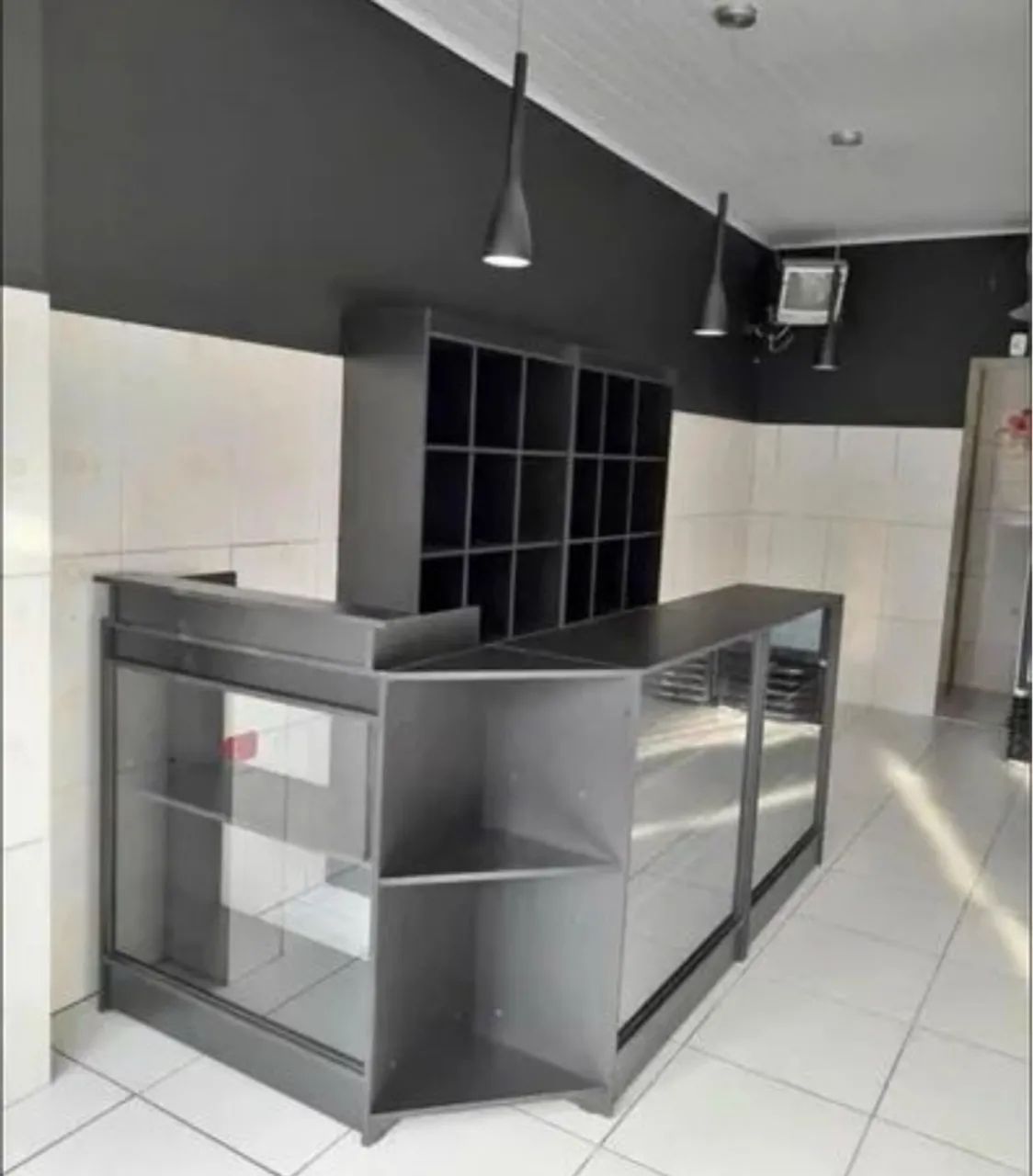 BALCÃO CAIXA VITRINE E COLMEIA 