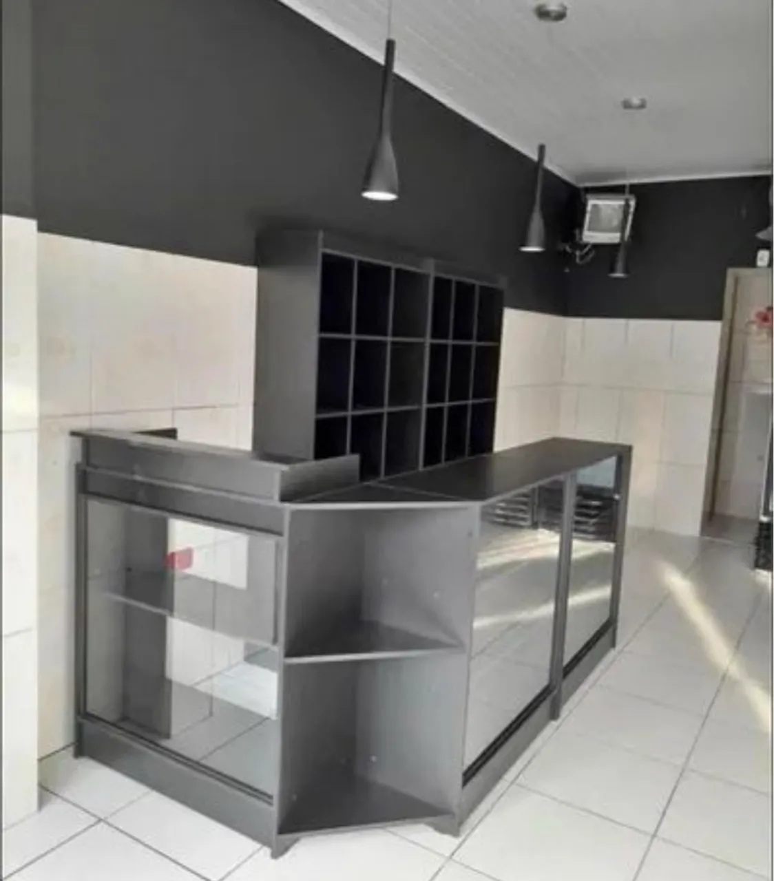 BALCÃO CAIXA VITRINE E COLMEIA 