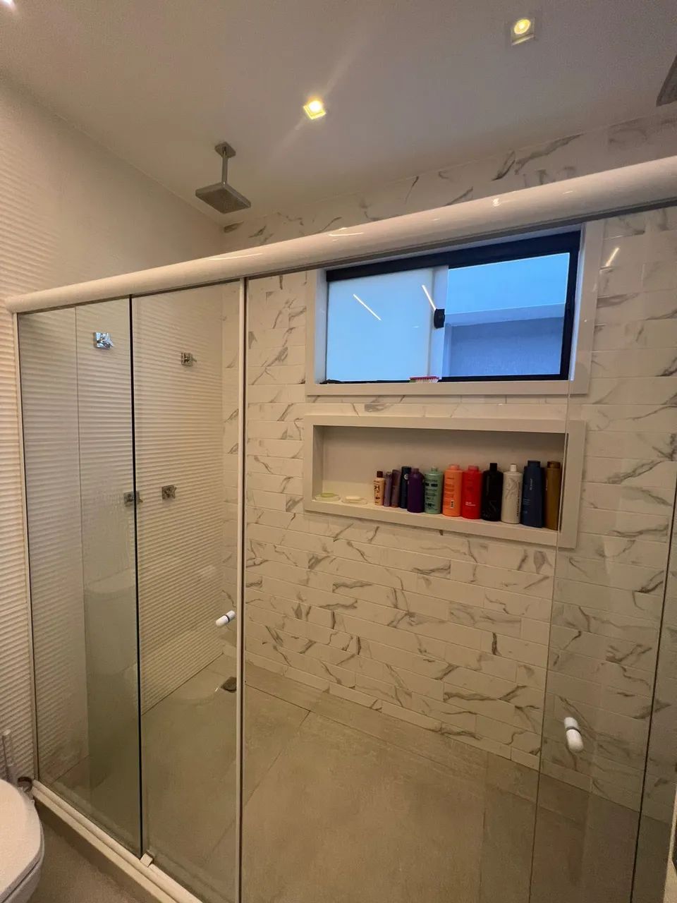 Casa contemporânea com fino acabamento, toda decorada e mobiliada!!! - Foto 5