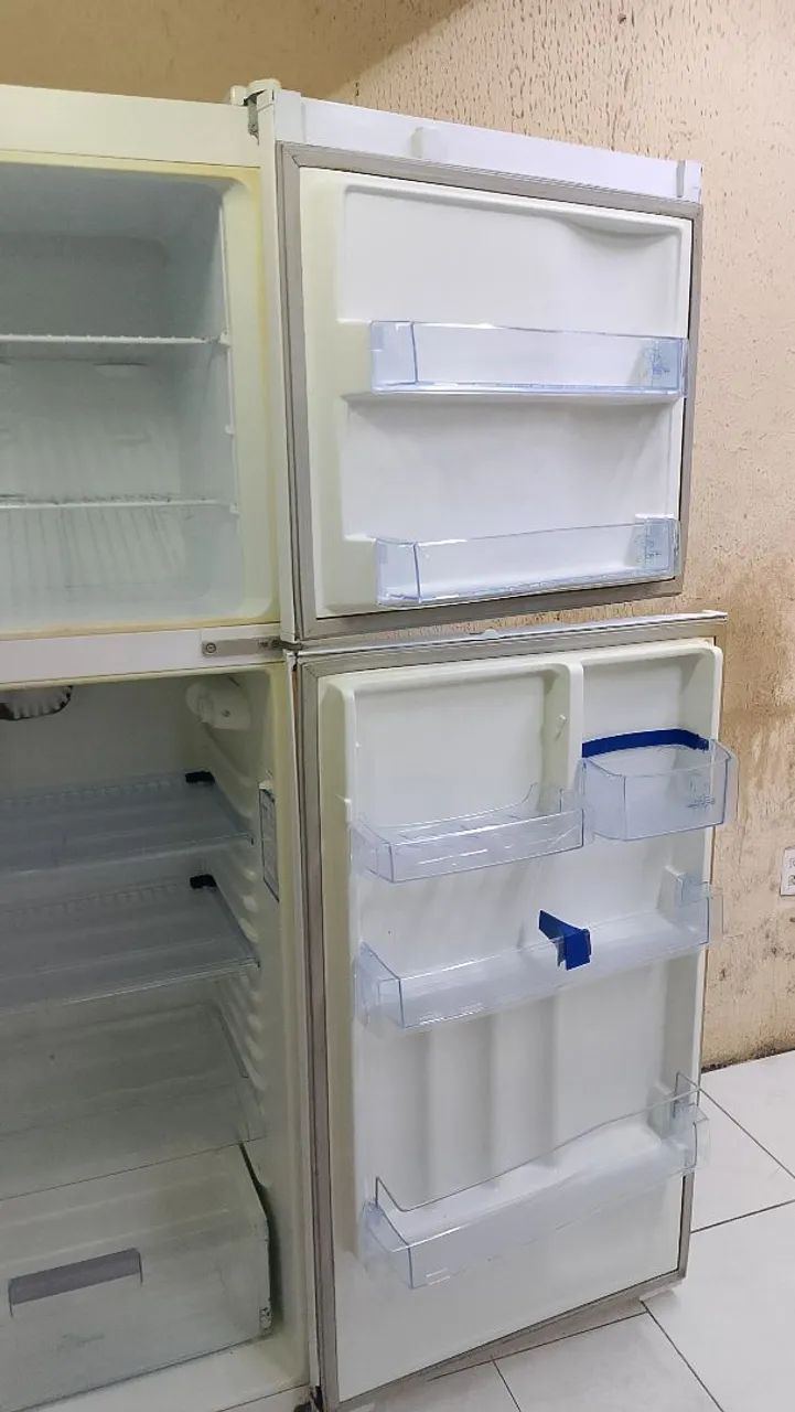 Vendo geladeira funcionando perfeitamente  - Foto 3