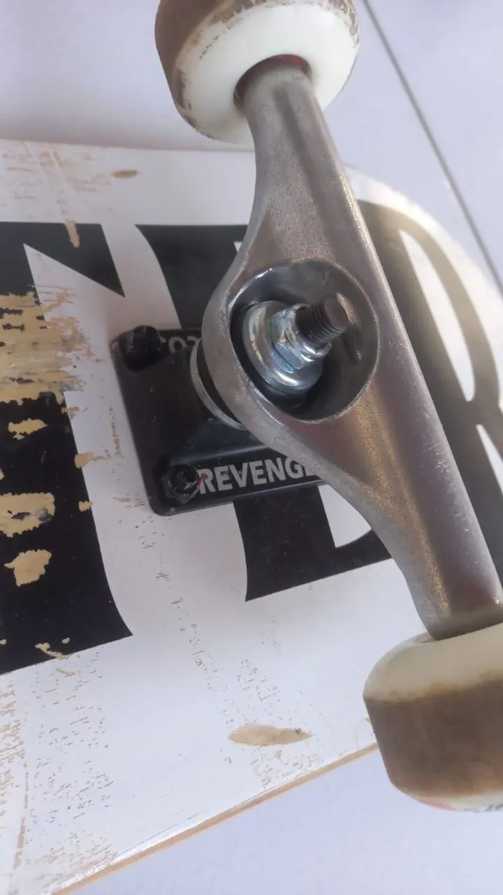 SKATE COMPLETO - EM EXCELENTE ESTADO!