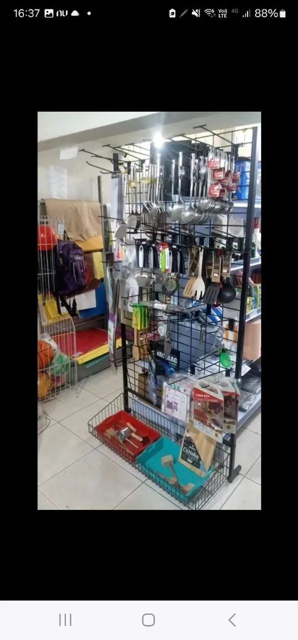 Estantes Aramadas e Expositor bolas BAIXOU