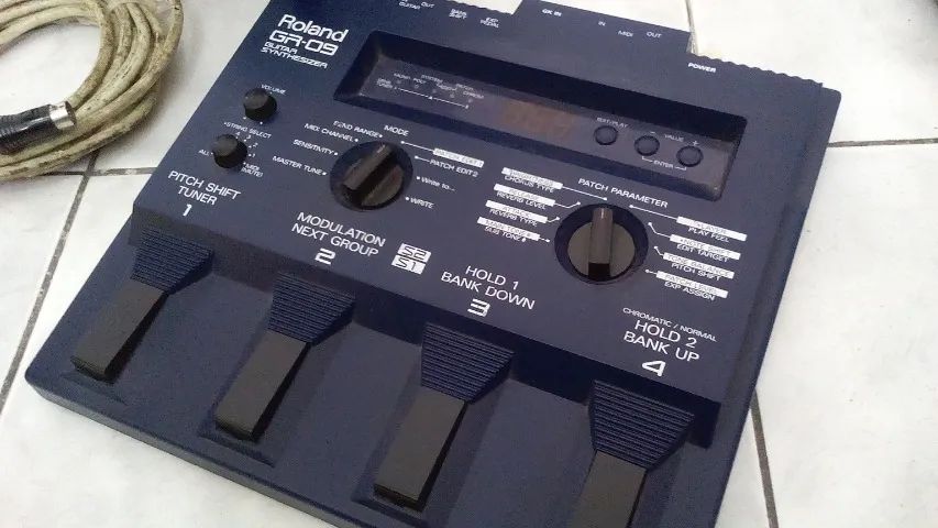 Pedaleira Roland GR 9 guitar synthesizer - Instrumentos musicais