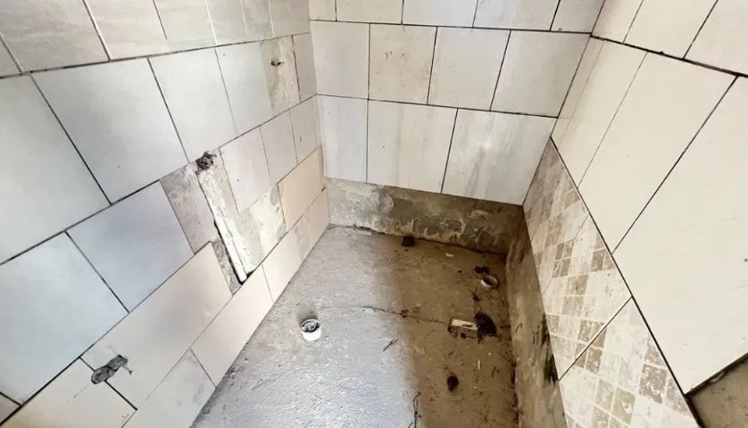 VENDE-SE terreno com construção inacabada para duas casas - Foto 15
