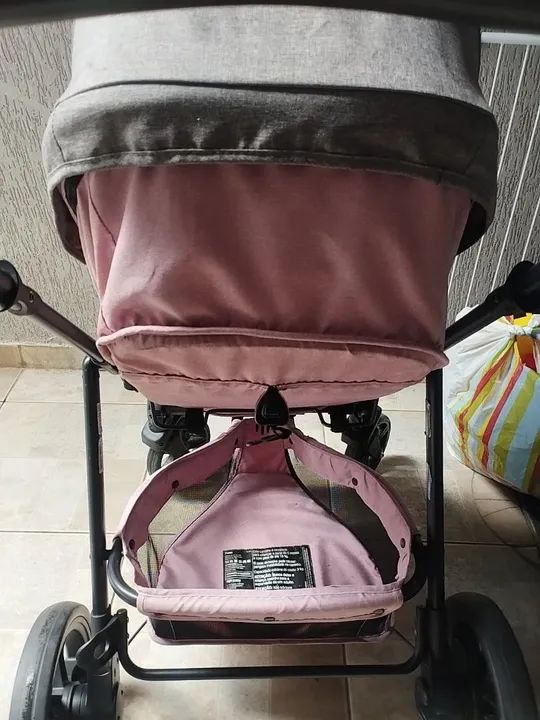 Carrinho de bebê + bebê conforto Cosco