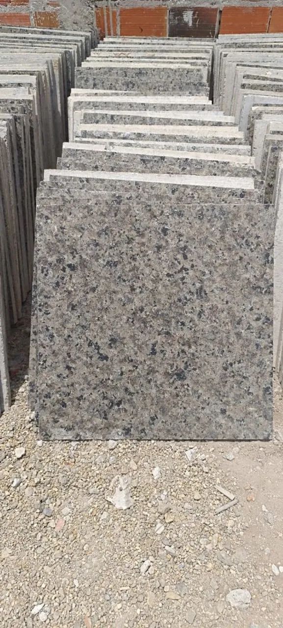 83 m² de piso em granito 