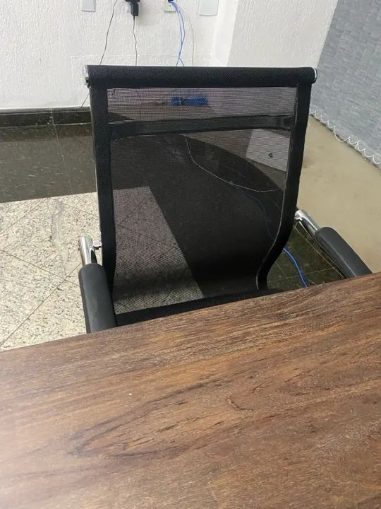 Mesa de Escritório em Madeira com Pernas de Aço - Foto 3