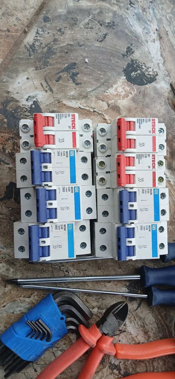 Vendo essas ferramentas e matérias 64850409933953124