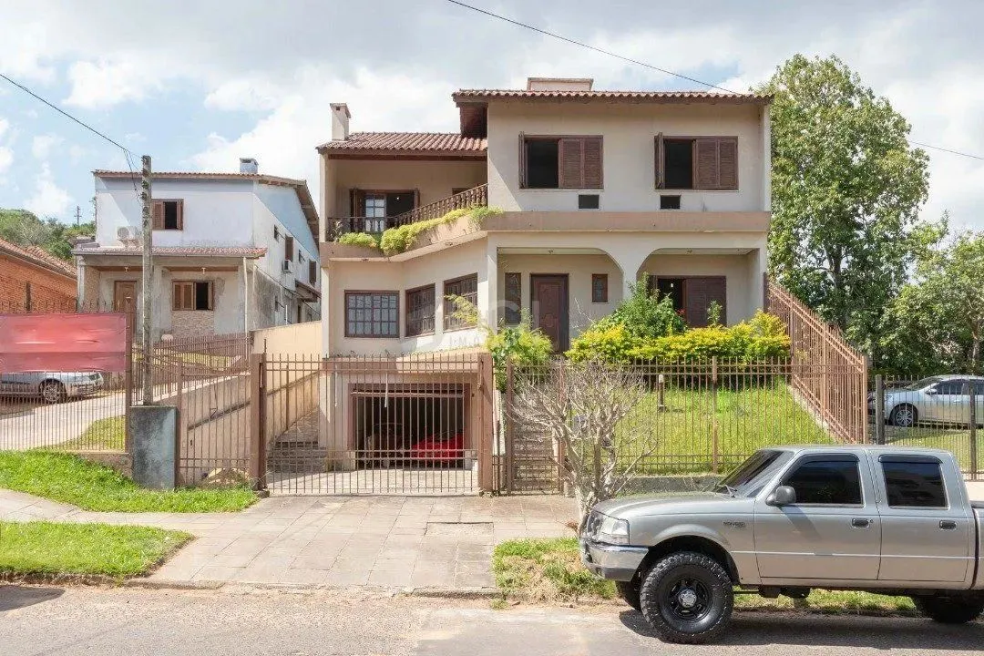 Casa para Venda - 460m², 4 dormitórios, sendo 1 suites, 4 vagas - Cristal