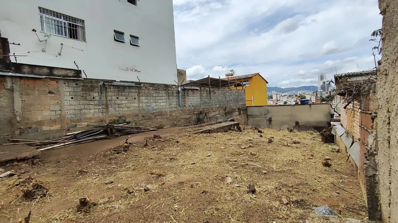 Excelente lote murado para venda tem 400 metros quadrados em Sagrada Família - Belo Horizo