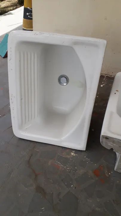  pias lavatórios de louças 