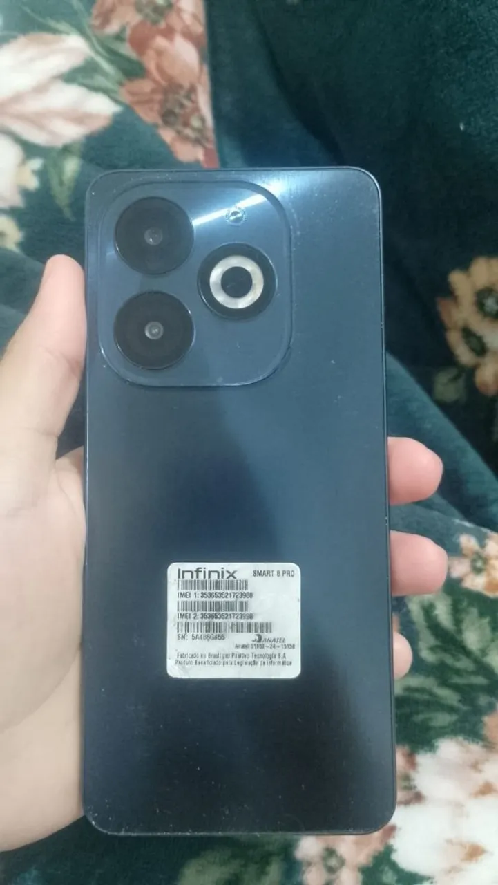 Celular funcionando perfeitamente único detalhe é o trinco na tela