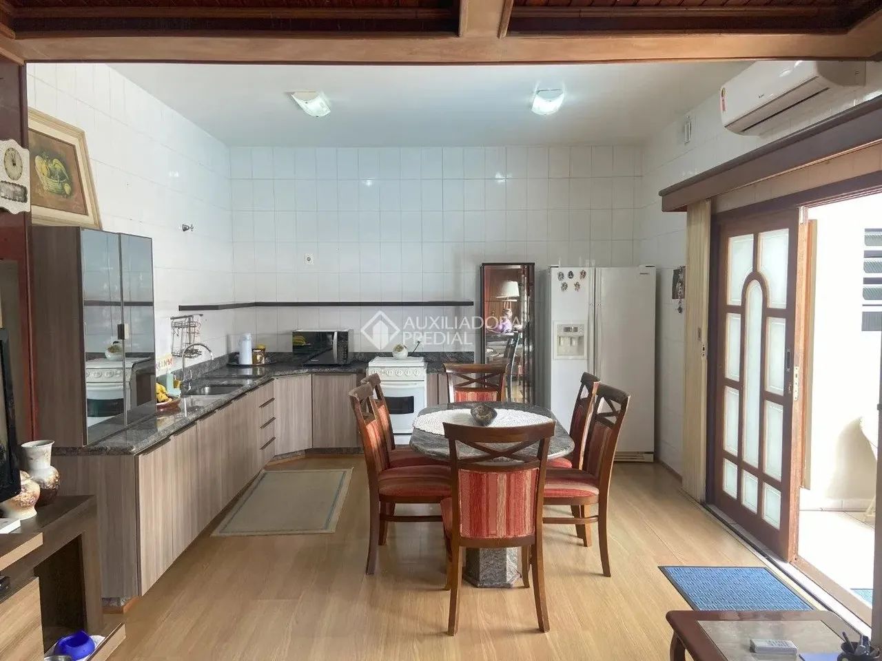 Casa Pronta para Morar com 2 suites, Piscina, Área Gourmet e Edícula Completa - Foto 3