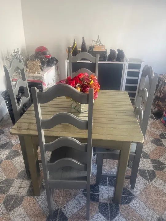 Mesa de Jantar em Madeira - 4 cadeiras - Foto 2