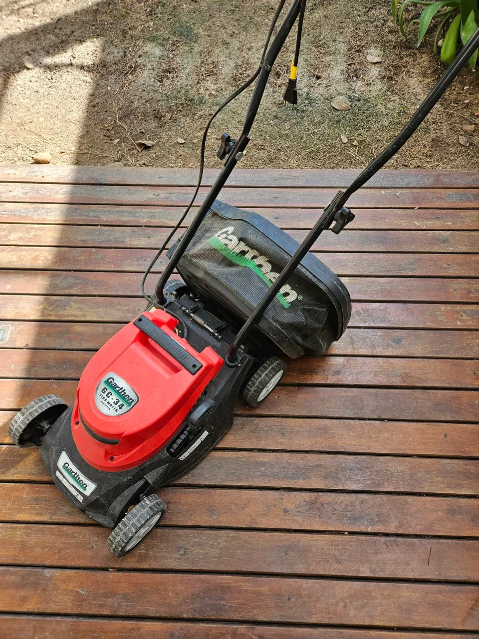 Cortador de Grama Elétrico Garthen GC-34 1100w com recolhedor