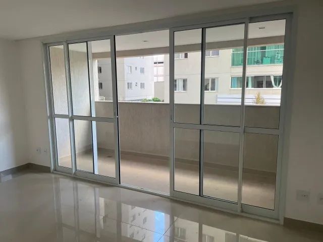 Porta de vidro branca 4 folhas novissima com esquadria de alumínio para varanda.