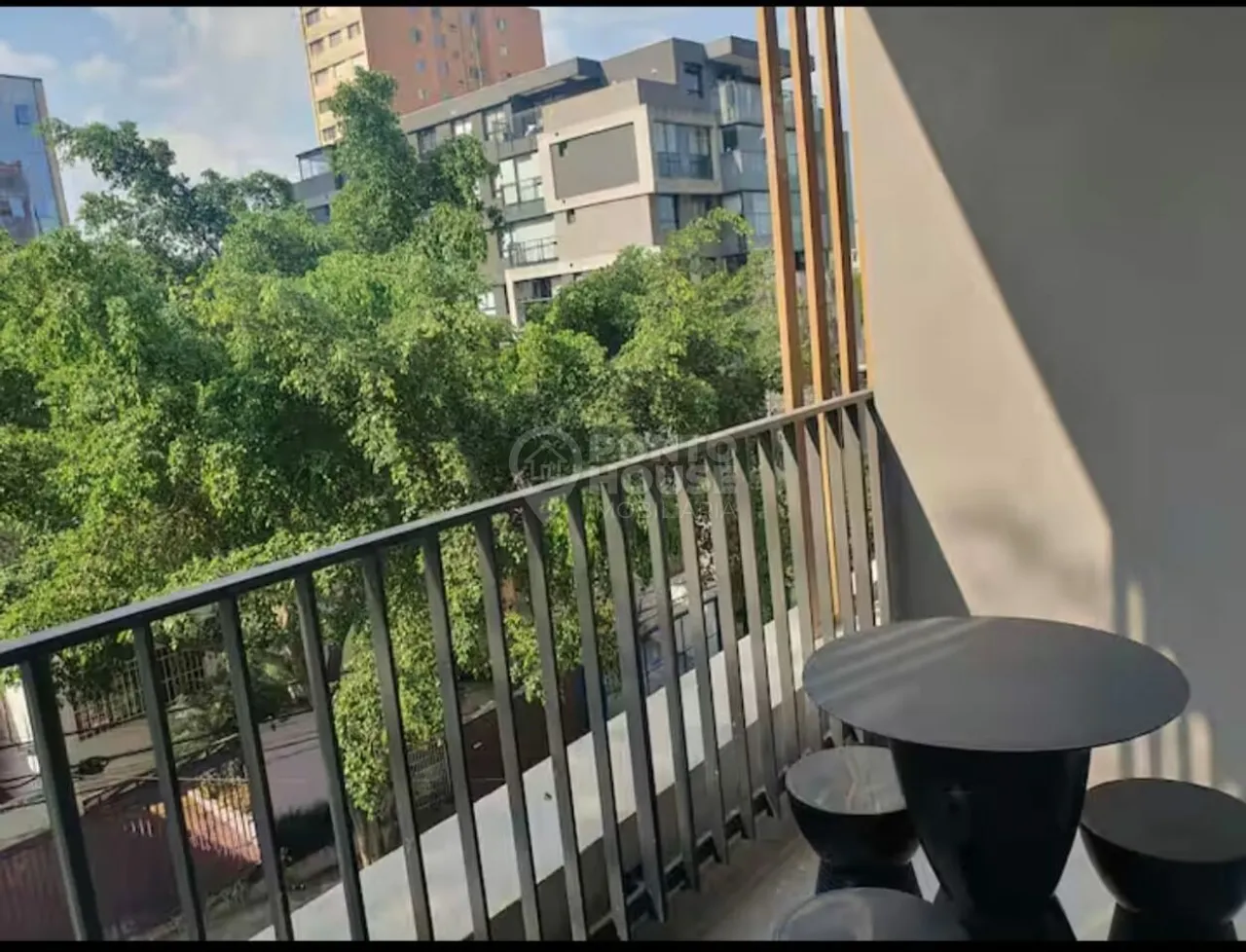 Studio para locação na Vila Mariana de 28m², mobiliado e com varanda