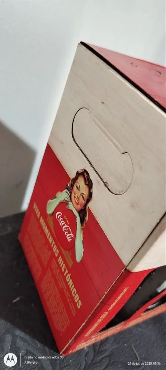Caixa de Coca-Cola Retrô - Colecionador validade 2016 - Foto 2