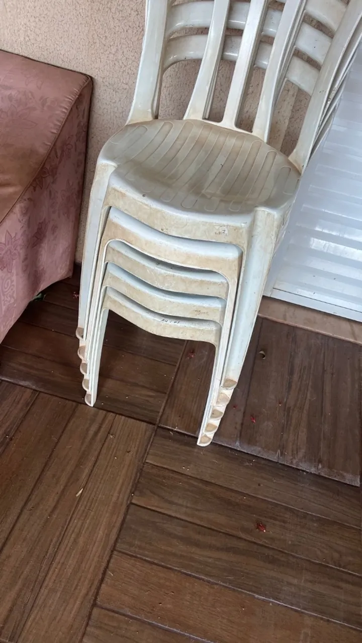 Conjunto mesa de plastico usada