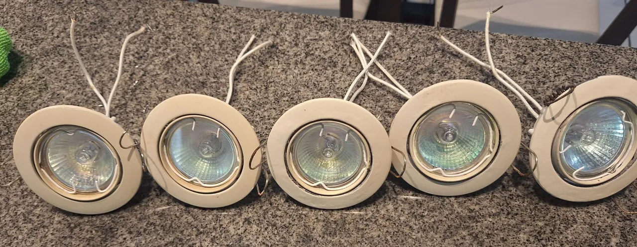 5 Spots de embutir com lâmpadas